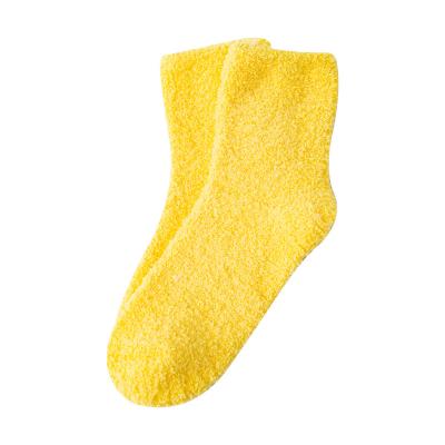 China Autumn Winter Breathable Style Thickened Half Velvet Coral Socks Velvet Household Floor Knocks Warm Crescent Woolen Ring Sleep Socks for sale