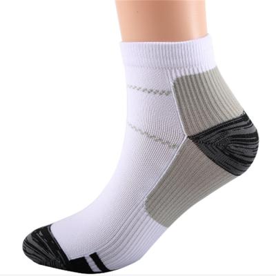 China Sustainable Custom Logo Sports Ankle Running Men's Athletic Breathable Basketball Socks for sale