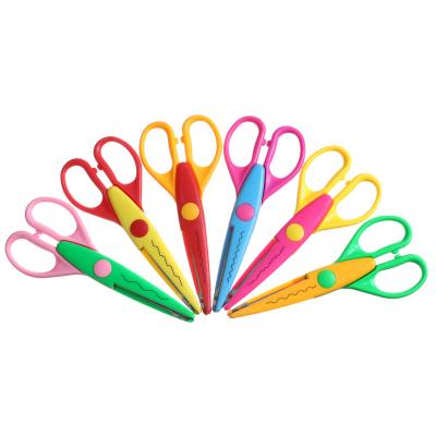 China High Quality Laciness Universal Cut Zig Zag DIY Handcraft School Student Children Plastic Craft Scissor Handmade Paper Cutting Stationery for sale