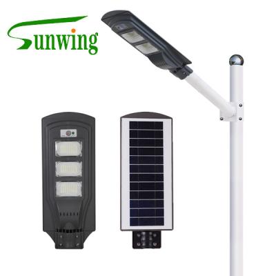 China Auto Solar Garden Lamp 20w Led Street Light With PIR And Remote Control Made In China for sale