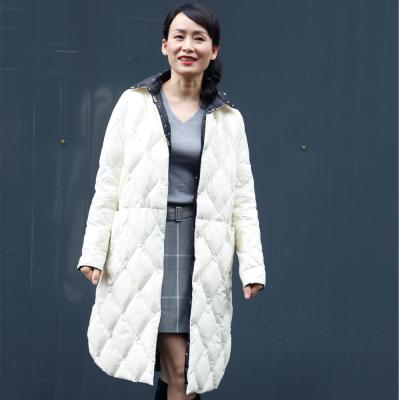 China Lady's 2020 Popular Winter Breathable Down Coat Wear On Both Sides Long Woman Down Coat for sale