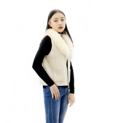 China Modern Design Breathable Women's Warm Tracksuit Knit Raccoon Fur Collar Jackets For Lady for sale