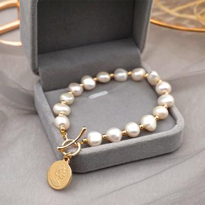 China 2022 Romantic New Arrival Baroque Freshwater Pearl With 18k Gold Coin Dangle Bracelets For Women for sale