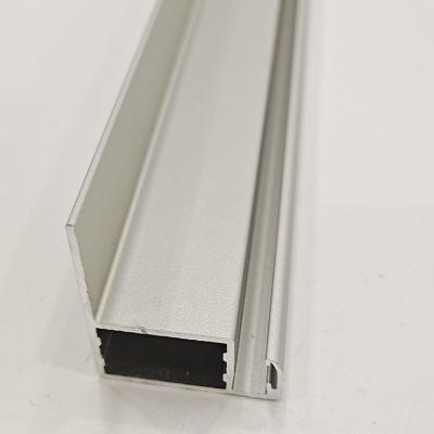 China Aluminiumrahmen für Solarpanel-Modul erfüllt GB-Standard und Verarbeitung Service Punching zu verkaufen