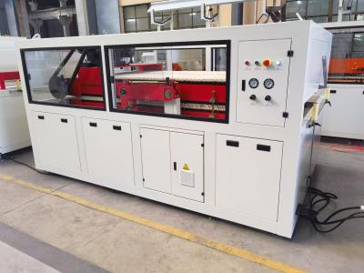 China UPVC raammachine voor het maken van ramen en deuren WPC PVC profiel extrusielijn AC motor Plastic extruder constructie Plastic PVC / UPVC profiel muur plafondmachine Te koop