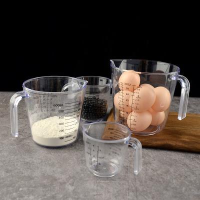 China Viable kitchen tool measuring cup cooking pp plastic measuring tube with scale medicine cup lab tool for sale