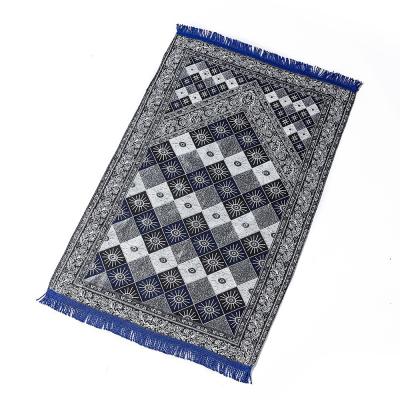 China Stain Resistant Hot Sale Travel Flocking Diamond Chenille Floral Muslim Worship Covering Prayer Rug for sale