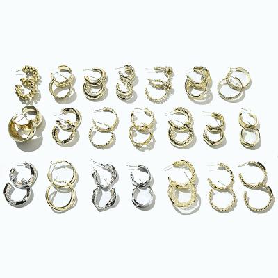 China High quality CZ heart huggie earrings women 14k gold 18k gold fasion cat earring solid polymer for sale