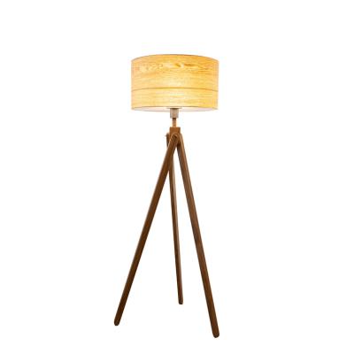 China Large Hotel Home Decor Modern High Quality Artistic Lamp Holder Stand e27 Solid Wood Floor Lamp for sale