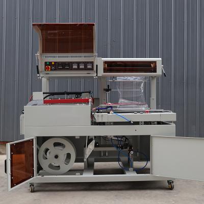 China 1.35KW L Sellado Máquina de envoltura de encogimiento totalmente automática para envases de alimentos 50 / 60HZ en venta