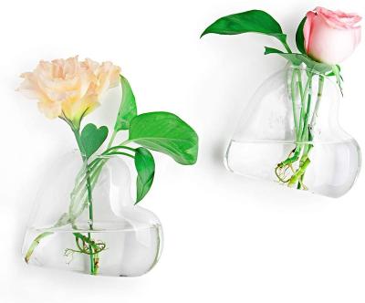 China Wall Mounted Hanging Hydroponic Glass Heart Shaped Vase Spread CLASSIC Home Decor for sale