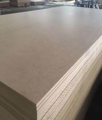 China Moisture-Proof Wholesale 18mm 4*8ft mr glue indoor laminated plain MDF fibreboards for sale