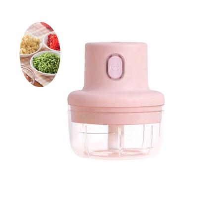 China Simple and Compact Electric Carrot Crusher Kitchen Garlic Crusher Portable Viable Chopper for sale