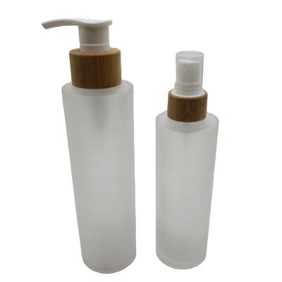 China Eco-friendly 120ml 30ml 50ml 100ml frosted spray recyclable bottle and jar bamboo top glass bottle with bamboo lid for body lotion for sale