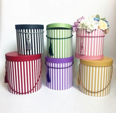 China Wedding Decoration Attendance Bucket Portable Round French Flower Bucket Gift Box For Dry Flowers Fresh Flower for sale