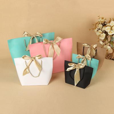 China High-grade Eco-friendly hand-held custom logo paper bag custom clothing materials gift bag for mall shopping for sale