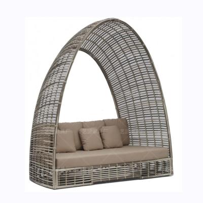 China Contemporary Outdoor Wicker Daybed Bali Island Sofa Rattan Woven Chair Furniture Nest Rattan Daybed Hotel for sale