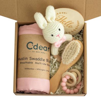 China 0 To 3 Years Old Eco-friendly Wholesale Gift Box Set With Baby Quilt Safety Baby Teether Chew Toys for sale