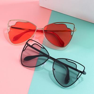 China BUTTERFLY New Arrivals Sunglasses For Women Cat Eye Glasses Fashion Metal Hollow Butterfly Sunglasses 2021 for sale