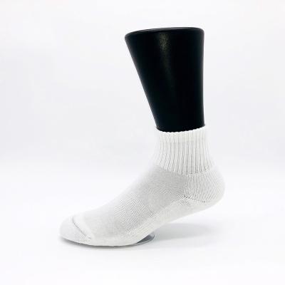 China Breathable Foot Bottom Cushioned Quarter Length Solid White Color Bamboo Fiber Golf Socks for sale