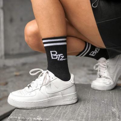 China Custom Logo Athletic Mens Womens Socks Cotton Crew Length Black Sports Socks for sale