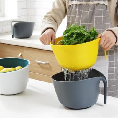 China Sustainable Kitchen Plastic Strainer Bowl With Handle For Washing Fruits And Vegetables for sale