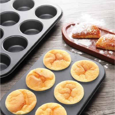 China 12 Cup Carbon Steel Kitchen Bakeware Heat Resistant Non-Stick Roll Pans Viable Black Cake Cup Muffin Pans for sale