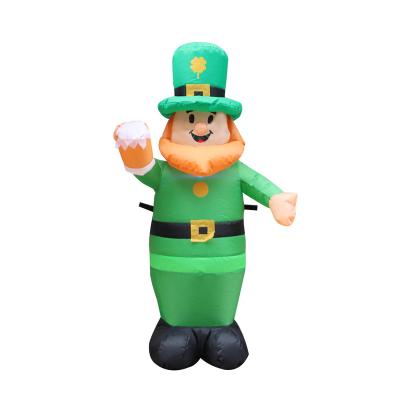 China Festival Stuff 2021 Irish Beer Festival Clover Decoration Party Inflatable Claus St. Patrick's Day for sale