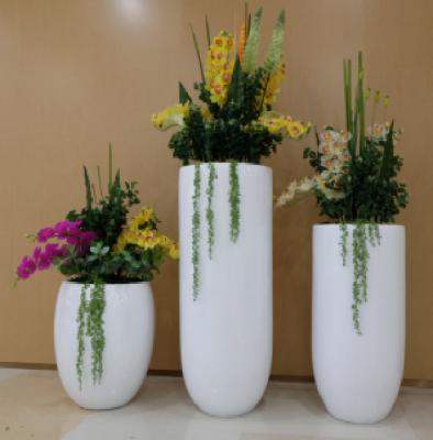 China 2021 Durable Material Hot Sale Mall Decoration Planter Fiberglass Large Flower Pot for sale