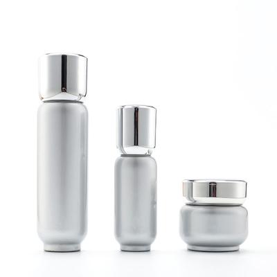 China Personal Care Glass Bottle Set Skin Care Container Manufacturer Luxury Cosmetic Glass Bottle Packaging Supplier for sale