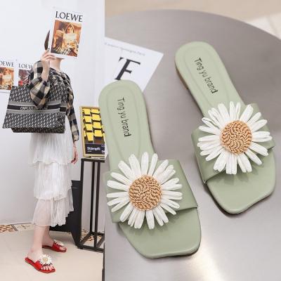 China Cushioning Flash Slippers Women's Sandals 2021 Summer Fashion Daisy Women's Candy Color Flip Flop Beach Flat Shoes Outdoor Sandals for sale