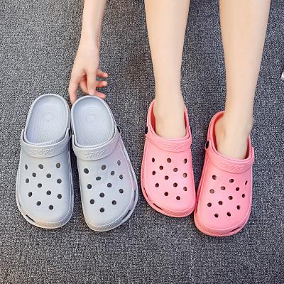 China Foam Summer Hole New Shoes Sandals Anti-Slip Breathable Holes Beach Feet Couple Slippers for sale