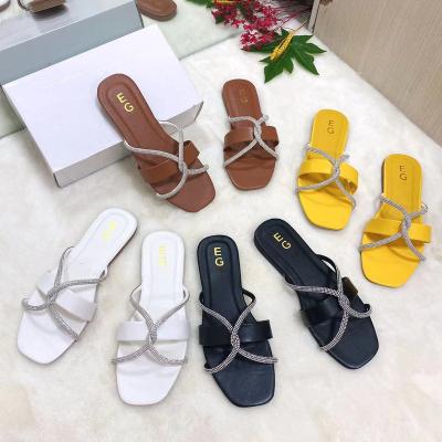 China Foam Women's Slippers Fashion Solid Color Flat Shoes 2021 Summer Colorful Crystals Popular Red Sandals for sale