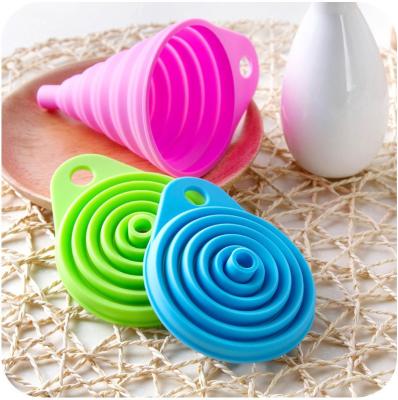 China Viable Collapsible Collapsible Creative Silicone Food Grade Utensils Kitchen Liquid Funnel for sale