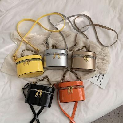 China 2021 European Shoulder Bag New Arrival Chains Handbag Mini PU Messenger Bag Women Shoulder Purse Bag Bucket Shape for sale