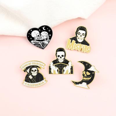 China Europe Skeletons Kiss Metal Enamel Gothic Punk Pin Brooch Pin Jewelry Gift Men Love Heart Badges Grim Reaper for sale