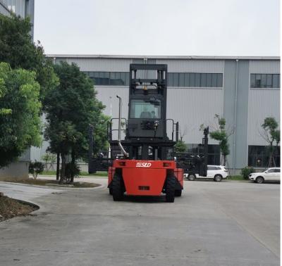 China Cummins QSB6.7 Engine Flexible 20ft 40ft Empty Container Handler For Stacking 3 Layers for sale