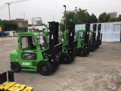 Cina Altezza di elevazione 4m 3 Ton Diesel Forklift CPCD30 con la cabina chiusa piena in vendita