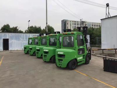 Cina ISUZU Diesel Engine 3 Ton Forklift With Hydraulic Transmission in vendita