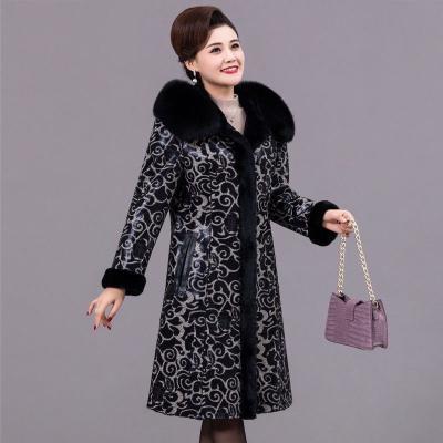 China 2022 New One Piece Fur Coat Mid Length Women's Breathable Mink Fleece Thickened Mother's Fur Coat for sale