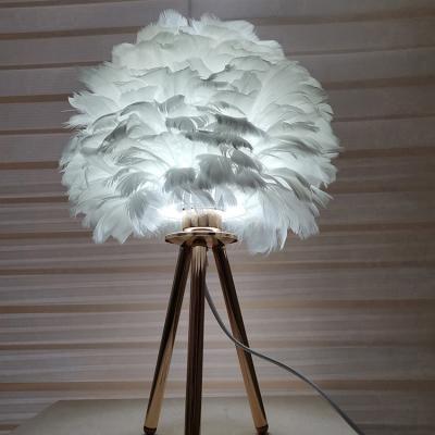 China Modern Home Decor Fashion Feather Shade Tripod Desk Lamp for sale