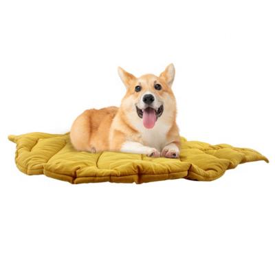 China Washable Low MOQ Sheet Travel Kennel Sleep Design Round Dog Bed For Cats Small Dog for sale