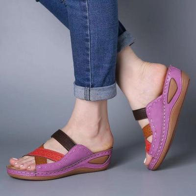 China Fashion Trend Wholesale Women's Slippers Thick Unique Casual Slides Sandals Comfortable Mom's Shoes For Ladies for sale