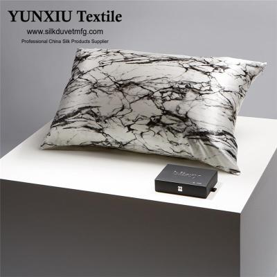 China YUNXIU Non-Toxic 100% Textile Mulberry Silk Pillowcase Multi Colors Grade 6A Stock No Minimum for sale