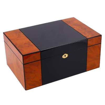 China 2019 Portable New Design Cigar Humidor Box In 200cigars Capacity Running Luxury Cigar Humidor Cabinet for sale