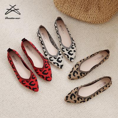 China Wholesale Women's Pointed Toe Flat Women Office Shoes Female Leopard Print Slip On Classic Flat Ladies Shoes Rubber Shoes for sale