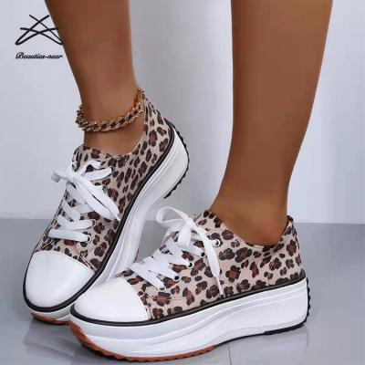 China 2022 Latest Anti-slippery Women Fashion Autumn Lace Up New Leopard Print Canvas Casual Boat Shoes Flat Sneakers For Women for sale