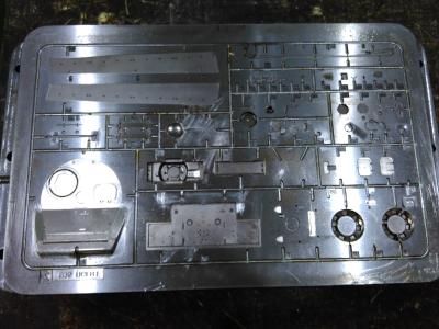 China Customized Plastic electronic mould NEW Simulation military battle tanks plastic parts for sale