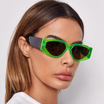 China Oversized Sunglasses 2021 2022 Small Cateye Sunglasses Women 2020 Retro Fashion Men Triangle Sun Glasses Uv400 for sale