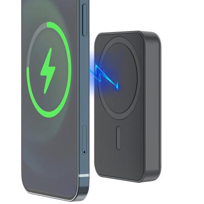 China + 2 quick charging in 1 cable & ON SALE 20W Magnetic Power Bank Sample Power Bank Available Magnetic Charging Fast Charging For Iphone 11 pro for sale